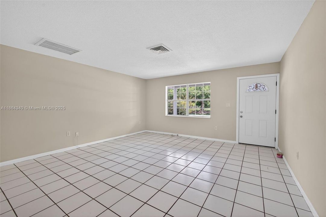 Recently Sold: $250,000 (3 beds, 2 baths, 1344 Square Feet)