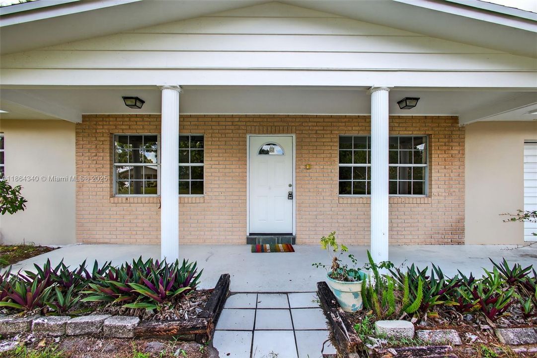 Recently Sold: $250,000 (3 beds, 2 baths, 1344 Square Feet)