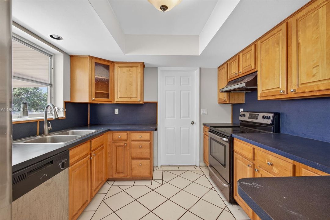 Recently Sold: $250,000 (3 beds, 2 baths, 1344 Square Feet)