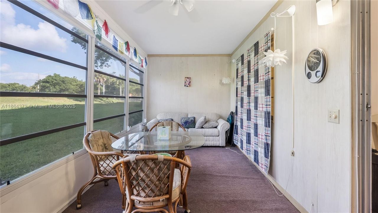 合同活跃: $123,000 (2 贝兹, 1 浴室, 841 平方英尺)