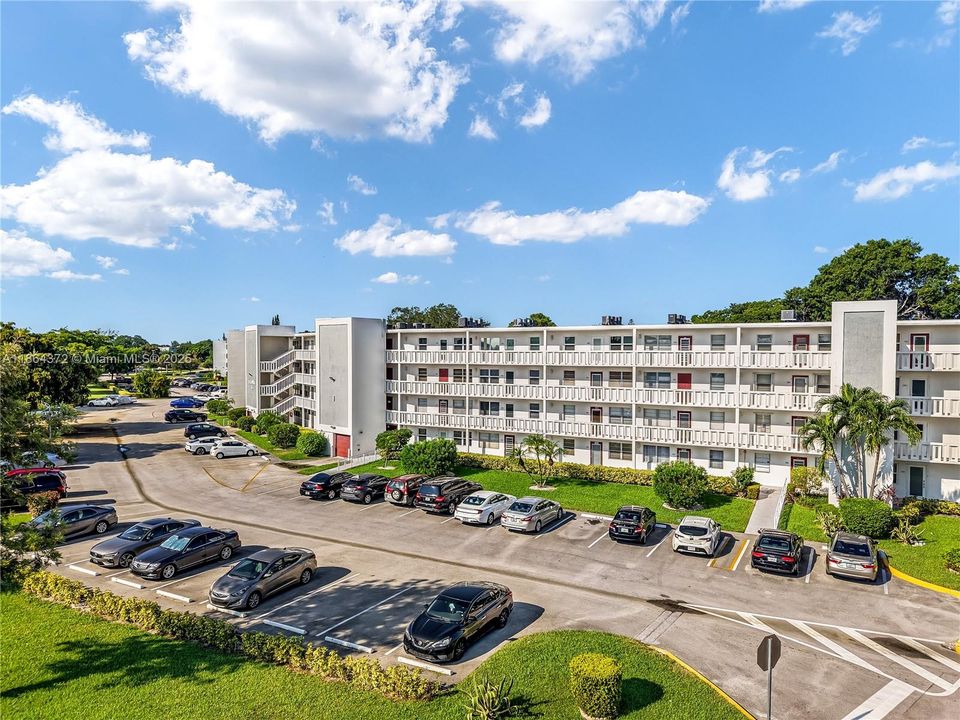 合同活跃: $123,000 (2 贝兹, 1 浴室, 841 平方英尺)