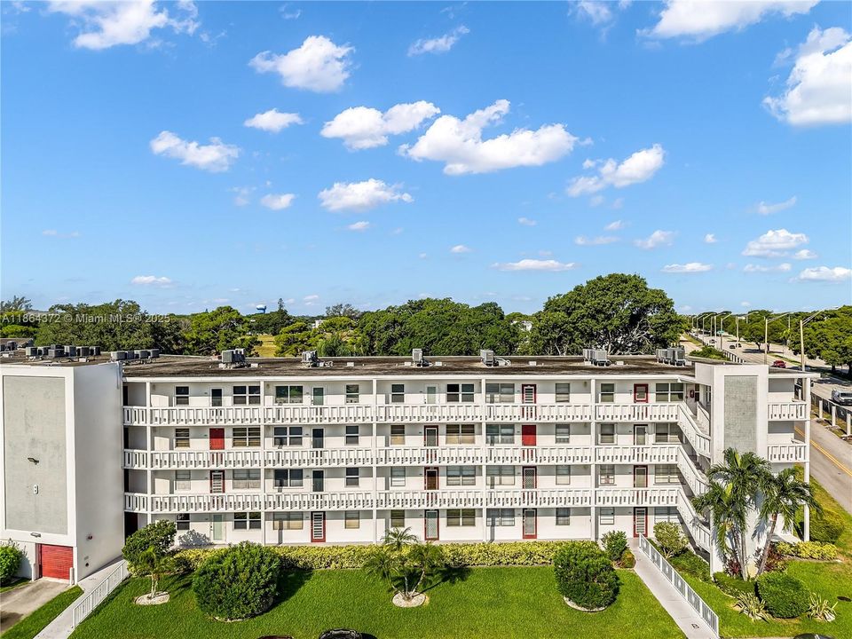 合同活跃: $123,000 (2 贝兹, 1 浴室, 841 平方英尺)