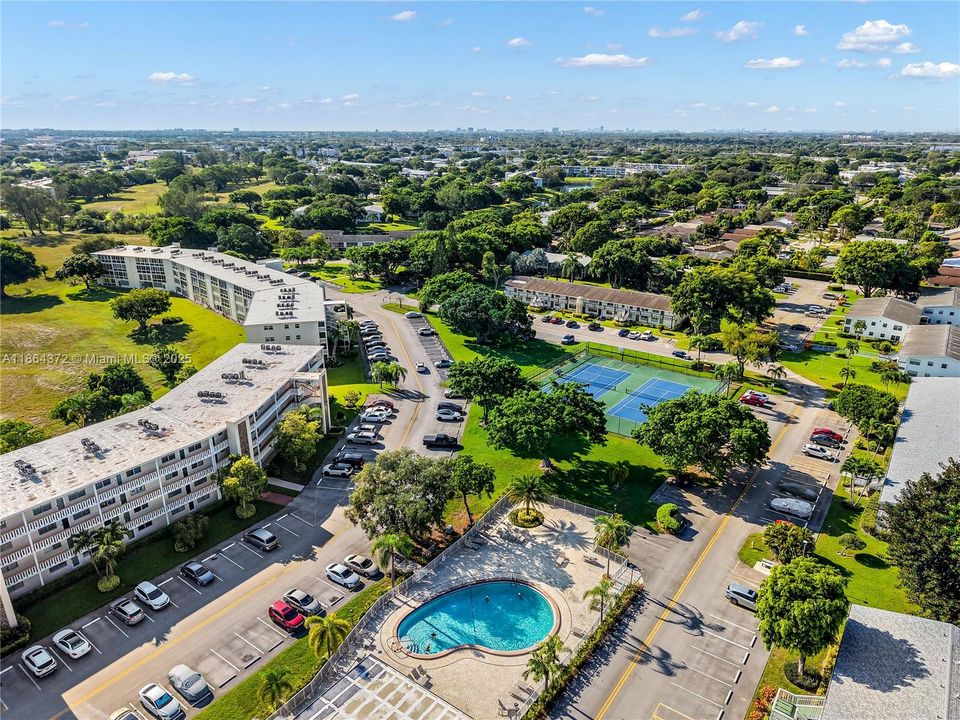 合同活跃: $123,000 (2 贝兹, 1 浴室, 841 平方英尺)