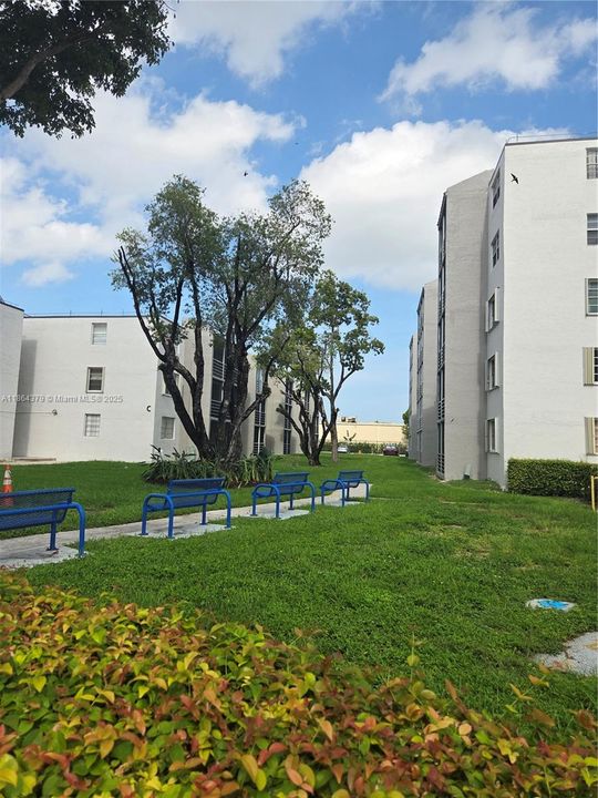 Под контрактом: $209,000 (2 спален, 2 ванн, 1087 Квадратных фут)