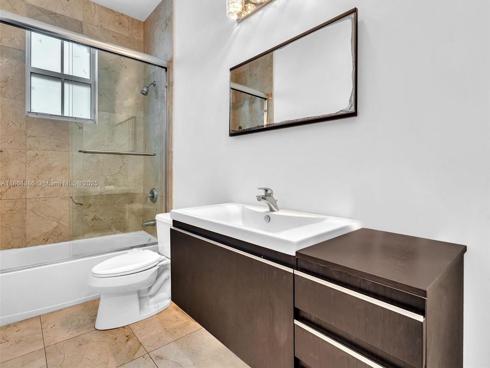 For Sale: $1,985,000 (5 beds, 5 baths, 4356 Square Feet)