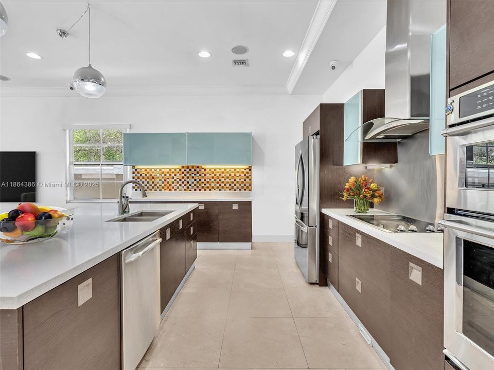 For Sale: $1,985,000 (5 beds, 5 baths, 4356 Square Feet)