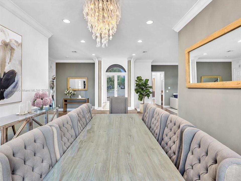 For Sale: $1,985,000 (5 beds, 5 baths, 4356 Square Feet)