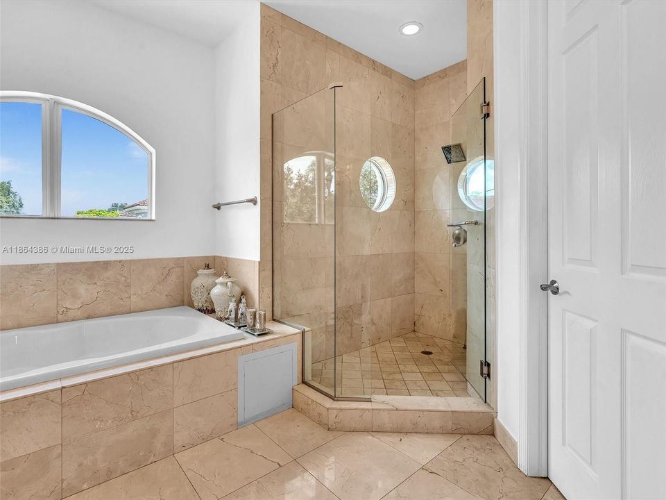 For Sale: $1,985,000 (5 beds, 5 baths, 4356 Square Feet)