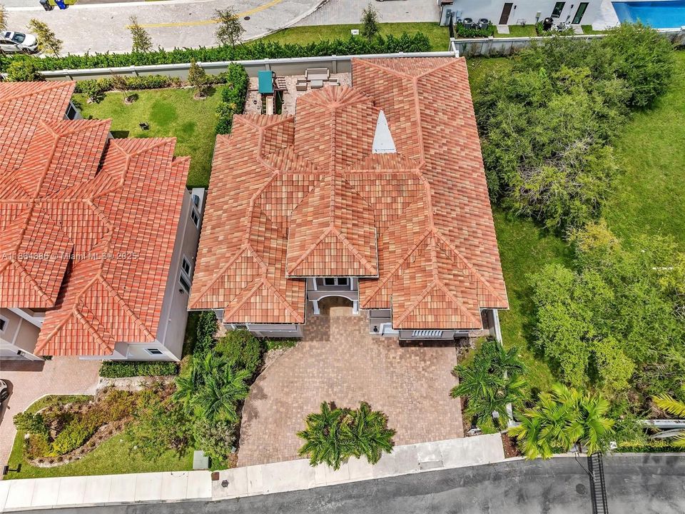 For Sale: $1,985,000 (5 beds, 5 baths, 4356 Square Feet)