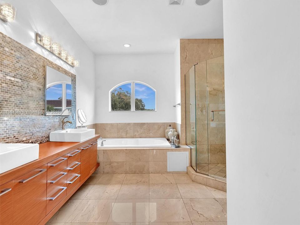 For Sale: $1,985,000 (5 beds, 5 baths, 4356 Square Feet)