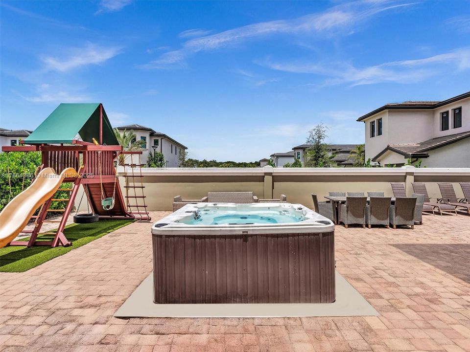 For Sale: $1,985,000 (5 beds, 5 baths, 4356 Square Feet)