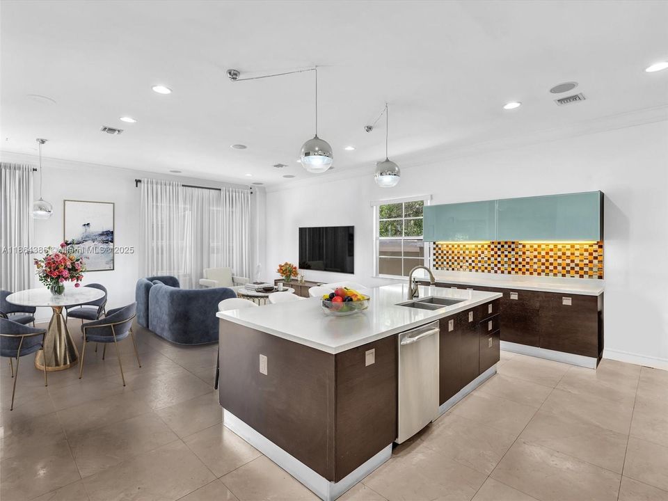 For Sale: $1,985,000 (5 beds, 5 baths, 4356 Square Feet)