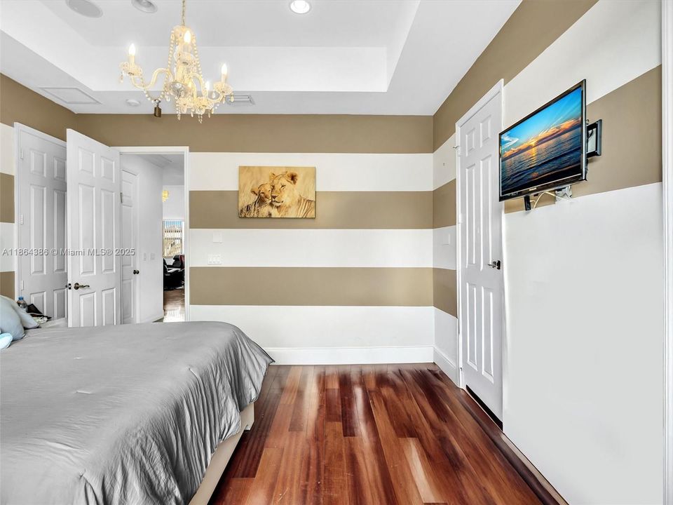 For Sale: $1,985,000 (5 beds, 5 baths, 4356 Square Feet)