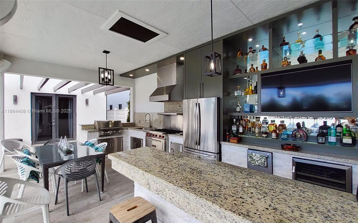 出租: $8,500 (5 贝兹, 5 浴室, 4205 平方英尺)