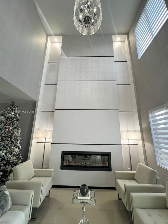 出租: $8,500 (5 贝兹, 5 浴室, 4205 平方英尺)