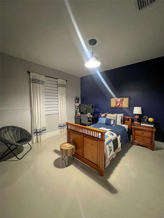 出租: $8,500 (5 贝兹, 5 浴室, 4205 平方英尺)