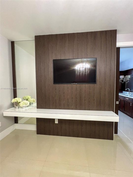 出租: $8,500 (5 贝兹, 5 浴室, 4205 平方英尺)