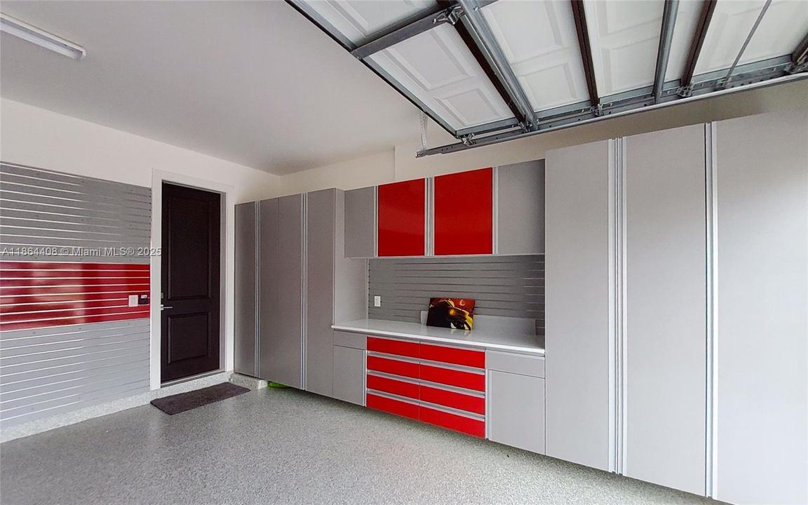 出租: $8,500 (5 贝兹, 5 浴室, 4205 平方英尺)