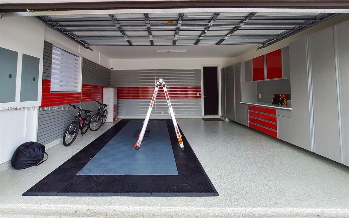 出租: $8,500 (5 贝兹, 5 浴室, 4205 平方英尺)