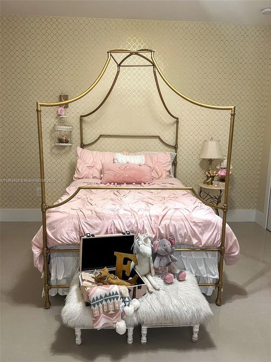 出租: $8,500 (5 贝兹, 5 浴室, 4205 平方英尺)