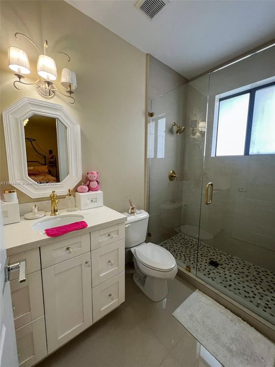 出租: $8,500 (5 贝兹, 5 浴室, 4205 平方英尺)