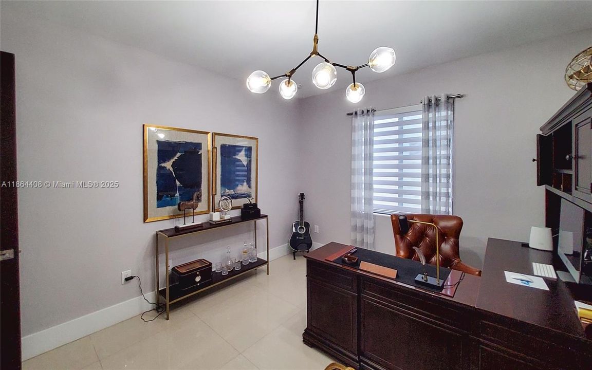 出租: $8,500 (5 贝兹, 5 浴室, 4205 平方英尺)