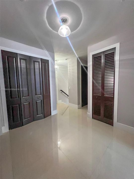 出租: $8,500 (5 贝兹, 5 浴室, 4205 平方英尺)