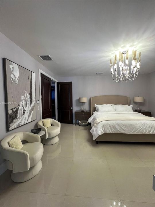 出租: $8,500 (5 贝兹, 5 浴室, 4205 平方英尺)