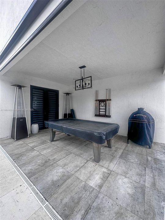 出租: $8,500 (5 贝兹, 5 浴室, 4205 平方英尺)