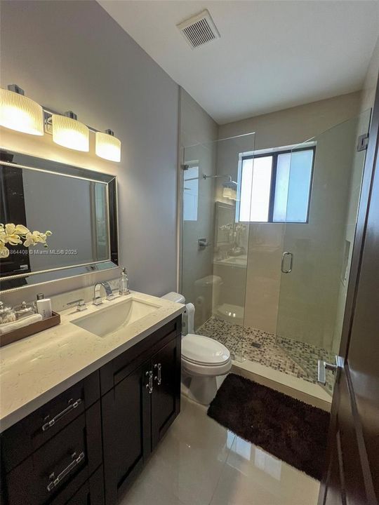 出租: $8,500 (5 贝兹, 5 浴室, 4205 平方英尺)