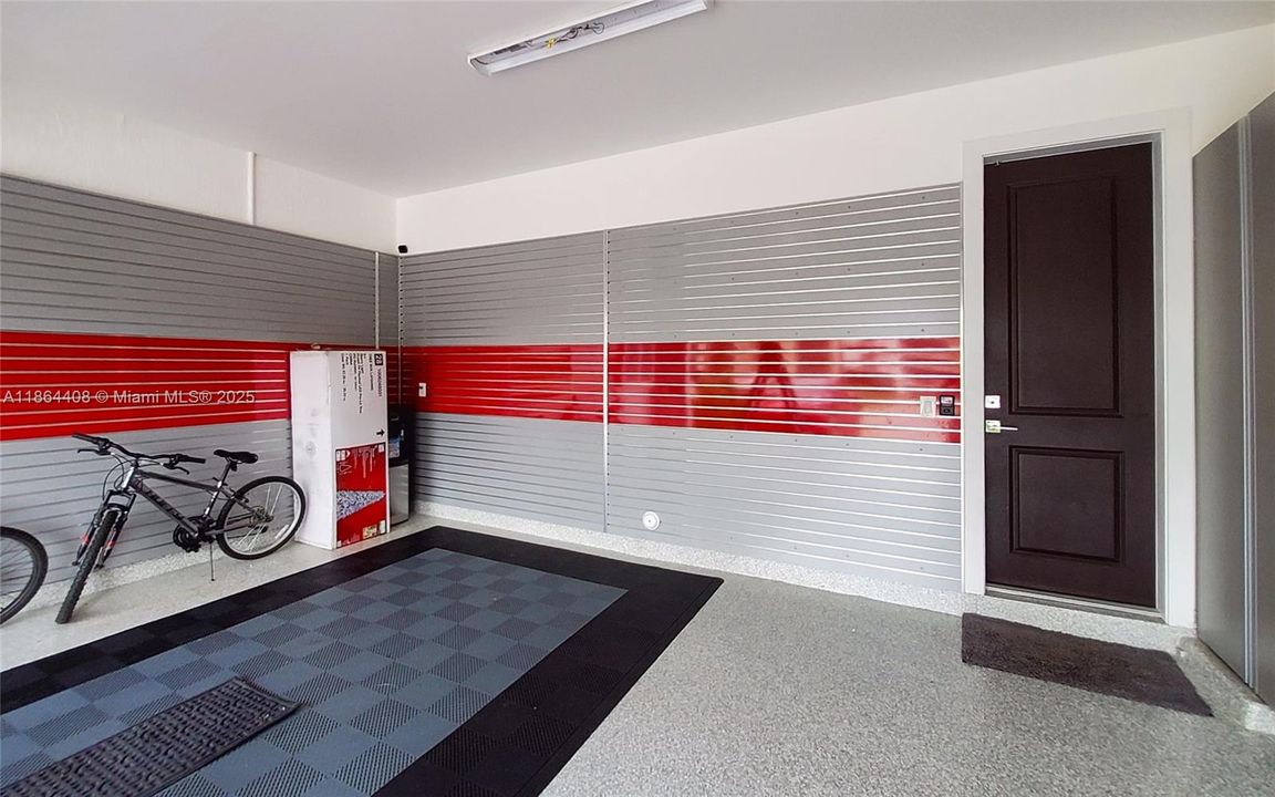 出租: $8,500 (5 贝兹, 5 浴室, 4205 平方英尺)