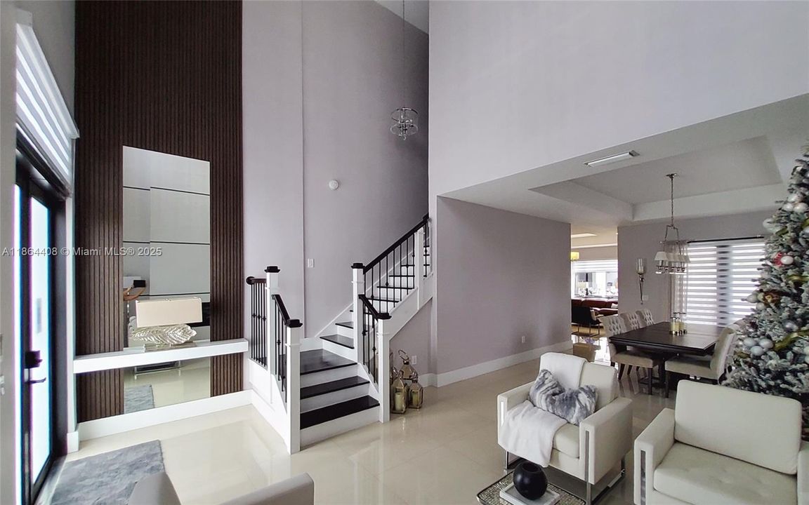 出租: $8,500 (5 贝兹, 5 浴室, 4205 平方英尺)