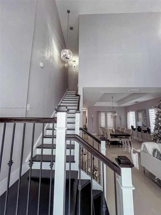 出租: $8,500 (5 贝兹, 5 浴室, 4205 平方英尺)