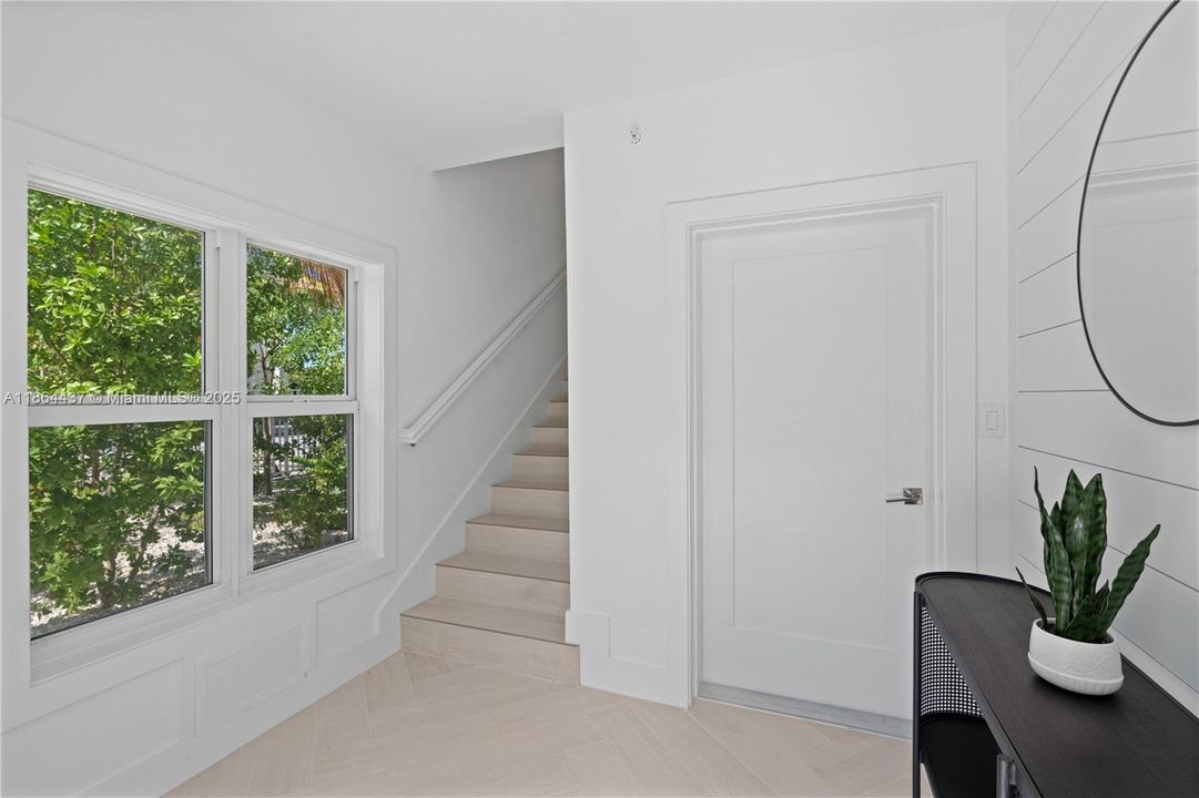 En Venta: $1,375,000 (3 camas, 3 baños, 1680 Pies cuadrados)