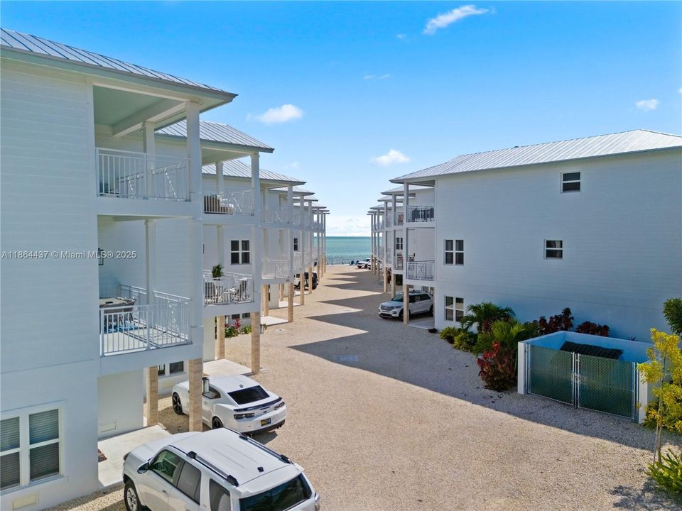 En Venta: $1,375,000 (3 camas, 3 baños, 1680 Pies cuadrados)