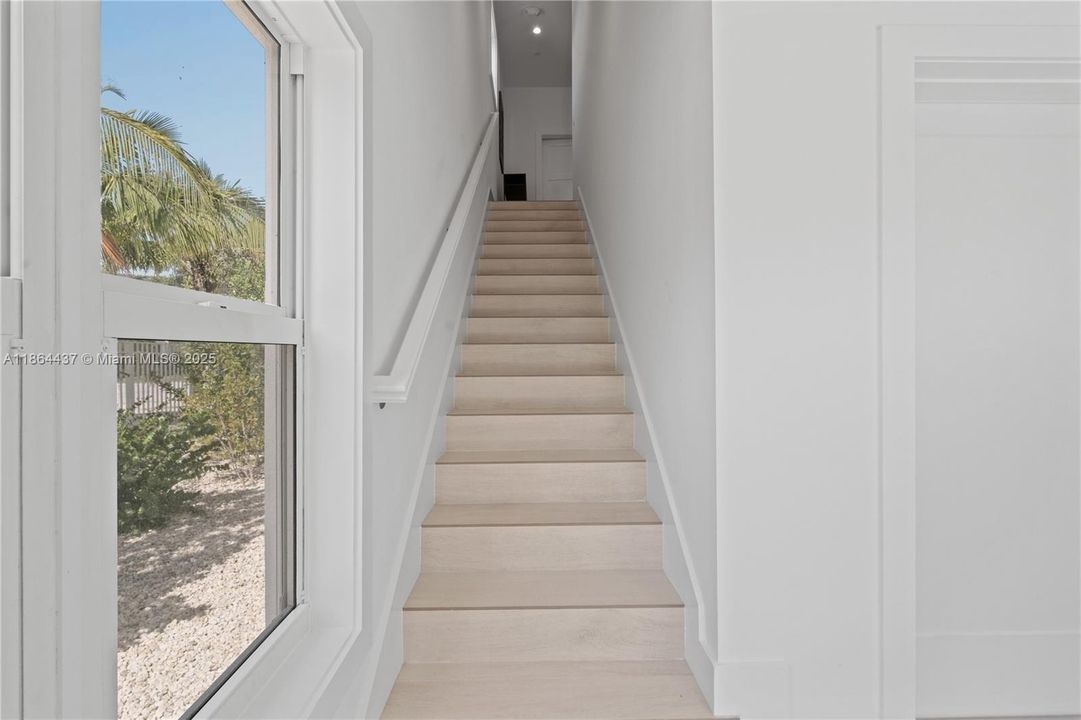 En Venta: $1,375,000 (3 camas, 3 baños, 1680 Pies cuadrados)