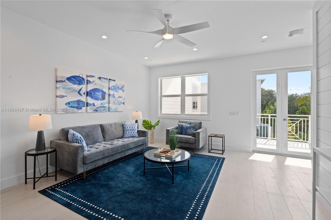 En Venta: $1,375,000 (3 camas, 3 baños, 1680 Pies cuadrados)