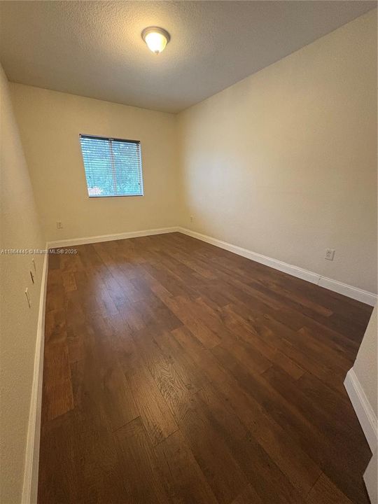 Secondary Full Bathroom