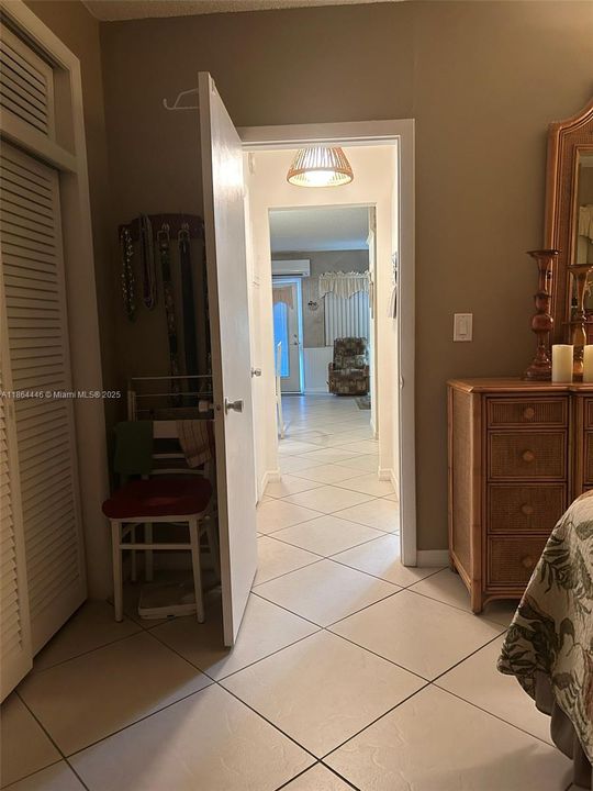 待售: $122,000 (1 贝兹, 1 浴室, 625 平方英尺)