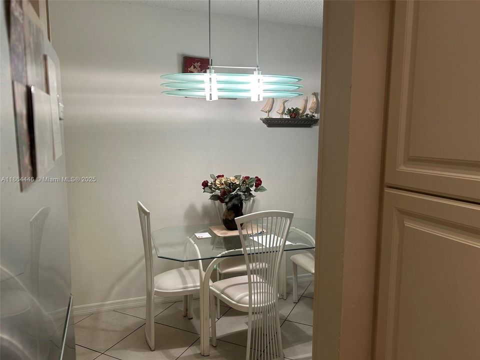 待售: $122,000 (1 贝兹, 1 浴室, 625 平方英尺)