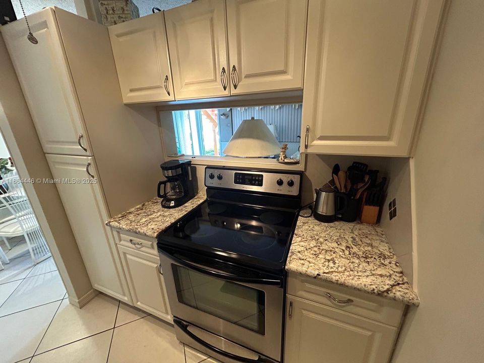 待售: $122,000 (1 贝兹, 1 浴室, 625 平方英尺)