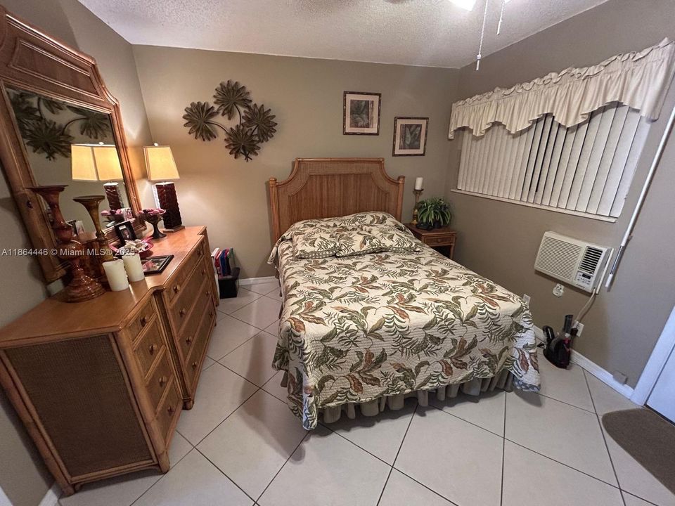 待售: $122,000 (1 贝兹, 1 浴室, 625 平方英尺)