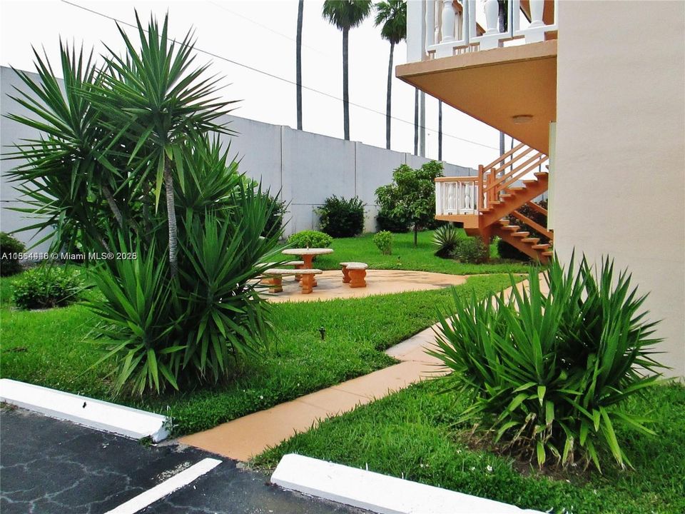 待售: $122,000 (1 贝兹, 1 浴室, 625 平方英尺)