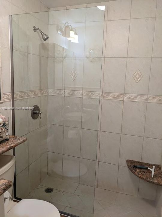 待售: $122,000 (1 贝兹, 1 浴室, 625 平方英尺)