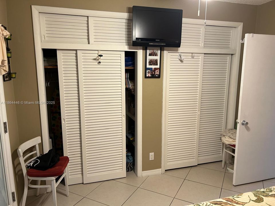 待售: $122,000 (1 贝兹, 1 浴室, 625 平方英尺)