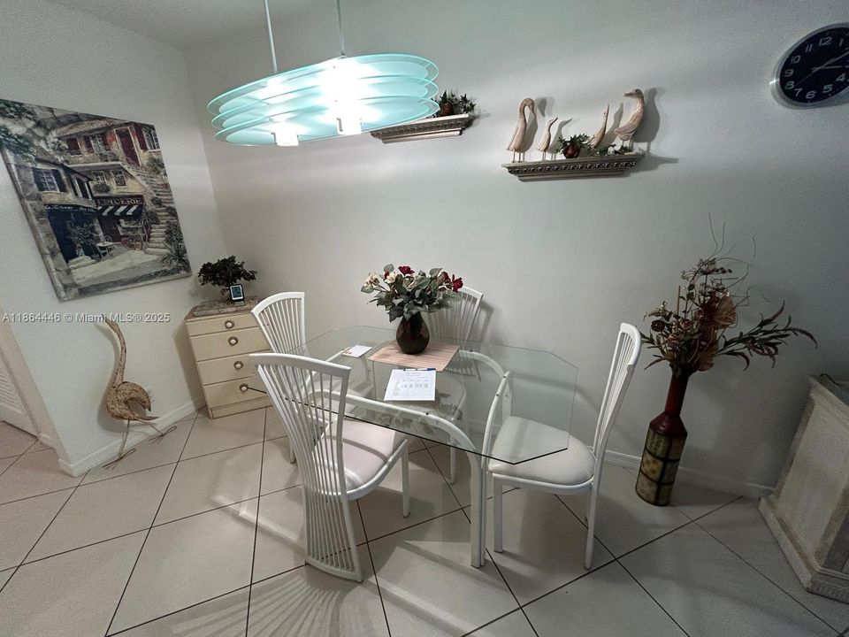 待售: $122,000 (1 贝兹, 1 浴室, 625 平方英尺)