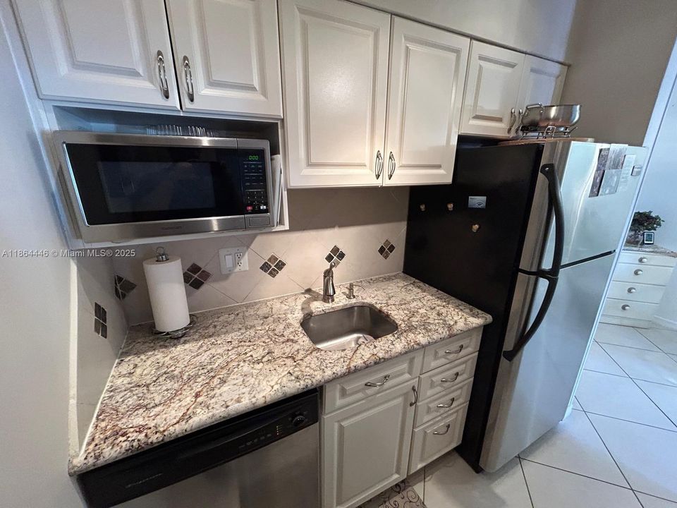 待售: $122,000 (1 贝兹, 1 浴室, 625 平方英尺)