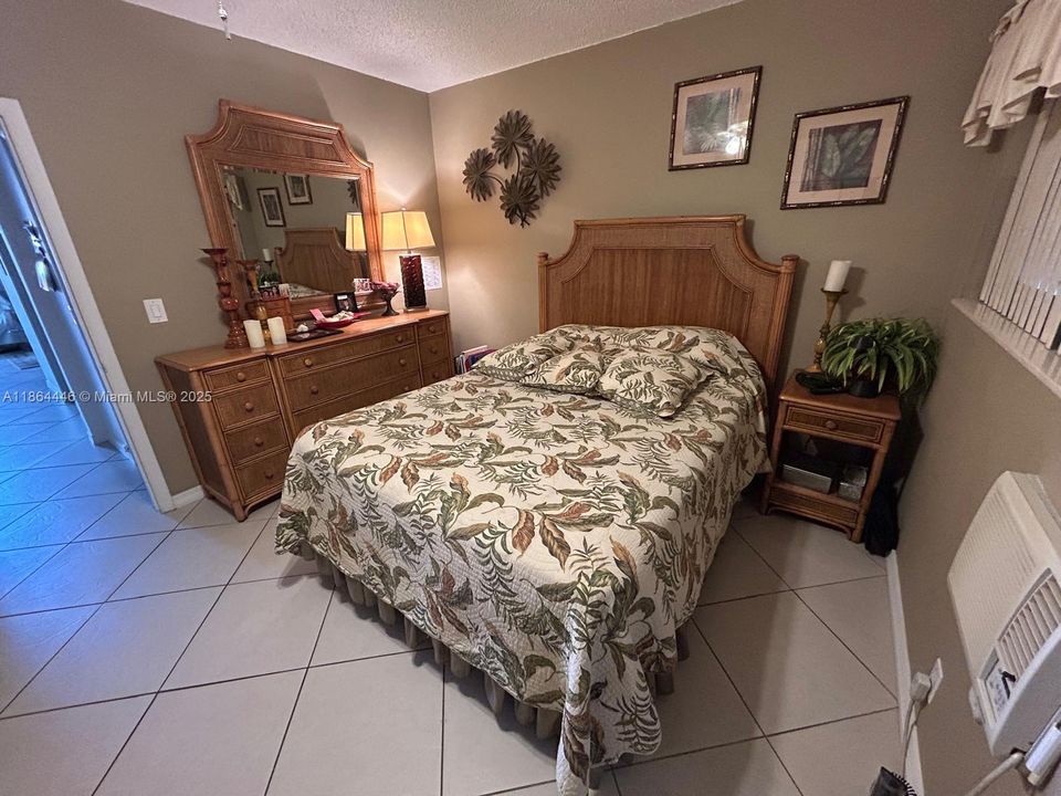 待售: $122,000 (1 贝兹, 1 浴室, 625 平方英尺)