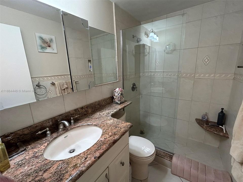 待售: $122,000 (1 贝兹, 1 浴室, 625 平方英尺)