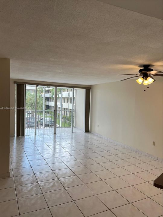 Active With Contract: $119,900 (1 beds, 1 baths, 909 Square Feet)